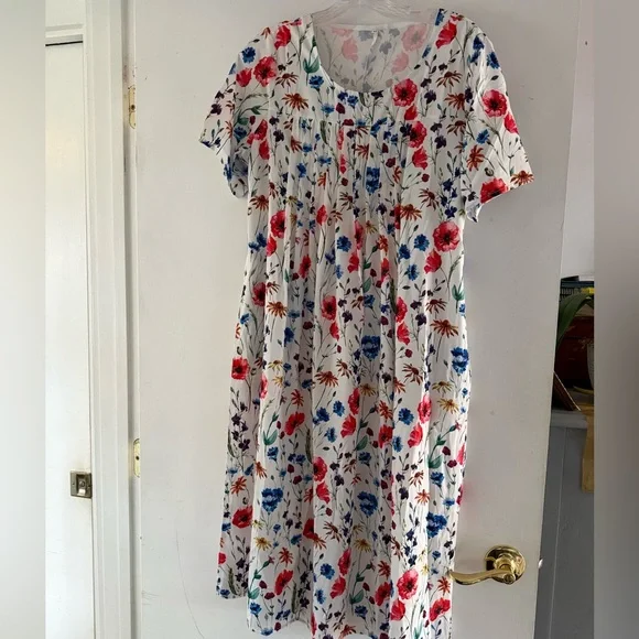 Brand new, never worn. Brightly flowered Polyester nightgown. Marked size M. - Picture 1 of 8